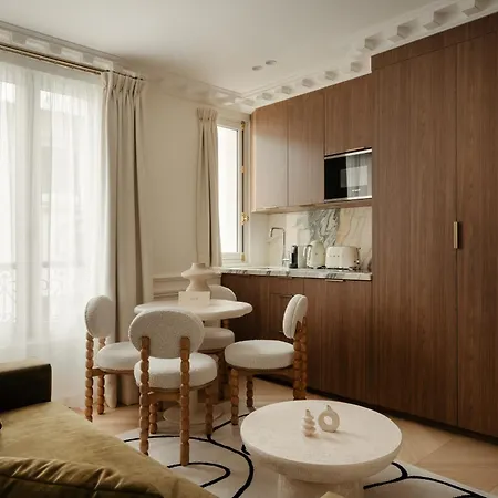 Leon 3* Paris